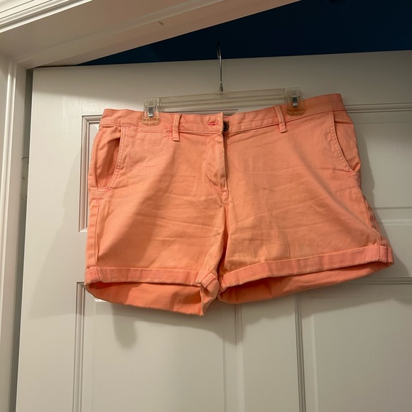 Land'n sea women's shorts, size 10, peach color, front pockets - Picture 1 of 9